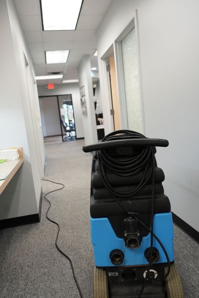 Commercial carpet cleaning equipment for local business cleaning